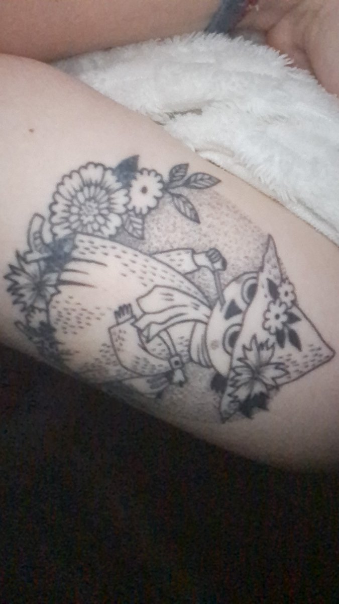 Damiinight_'s tweet photo. É primeira vez que tenho carinho tão grande por um personagem quanto tenho pelo Snufkin, fico feliz de todo dia olhar pro meu braço e ver esse boboca ali :) https://t.co/RFNonXyKPy