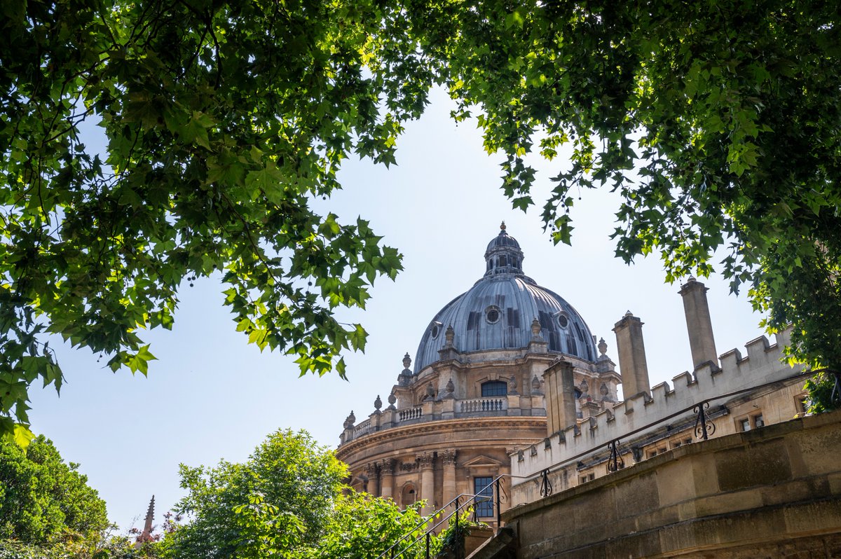 WilliamJHague's tweet photo. A memorable Encaenia, even in simplified form because of the extreme heat.

We enjoyed a splendid celebration of another strong year for the University, and of nine exceptional people receiving honorary degrees. https://t.co/wcVlmVfSLJ