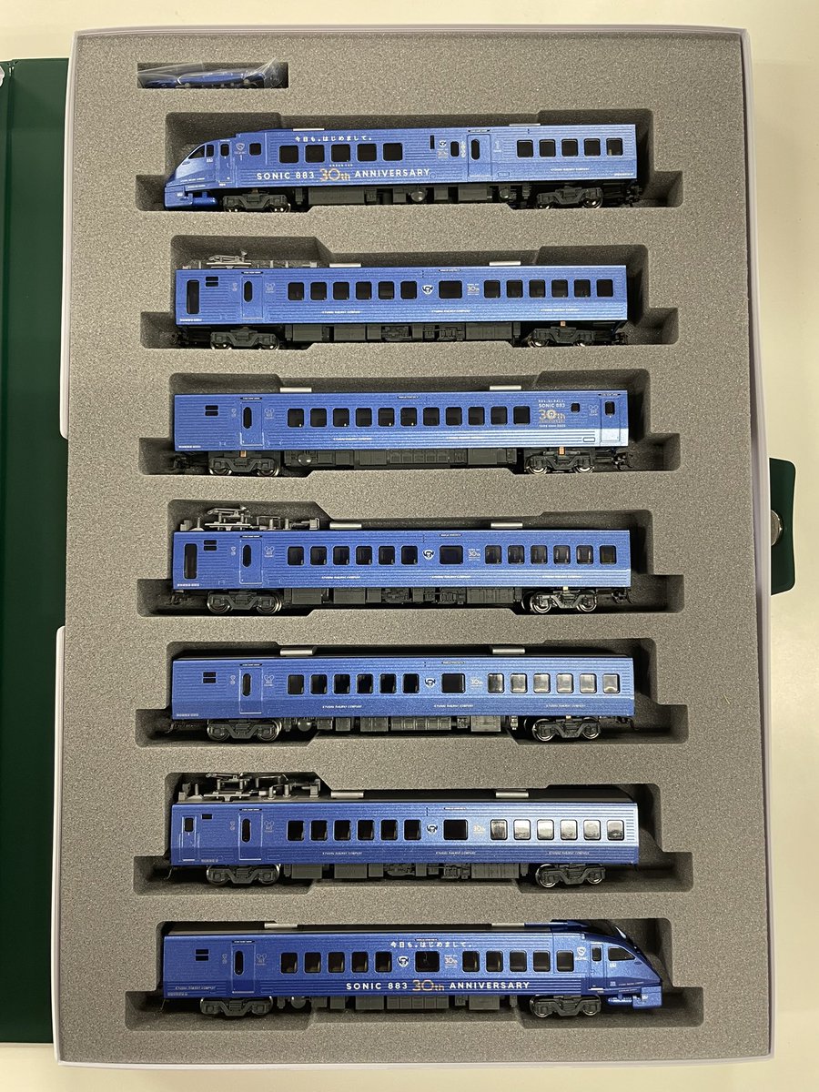 カトー 新商品✨ 10-2159 883系「ソニック」 30周年記念ラッピング 7両