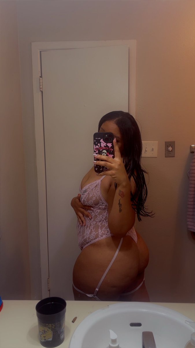 JourneeeMF's tweet photo. I’ve been getting spoiled lately n it’s not Christmas 😏 never stop spoiling me 😈✨ https://t.co/mxhEpqgbqN
