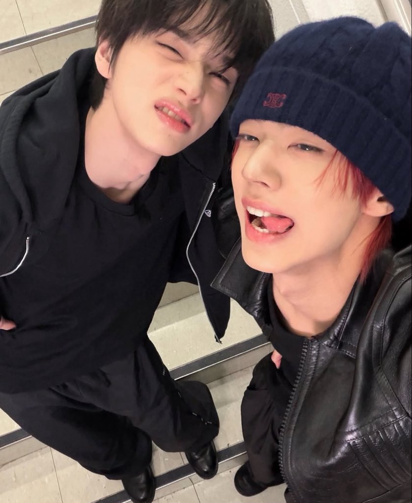 pingpantherx's tweet photo. Rapper.                                    Rapper's gf. https://t.co/fEFgihWfdf