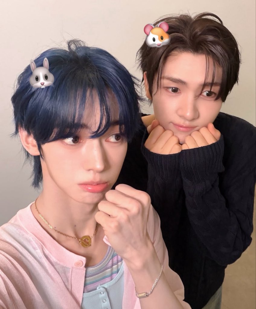 pingpantherx's tweet photo. Rapper.                                    Rapper's gf. https://t.co/fEFgihWfdf