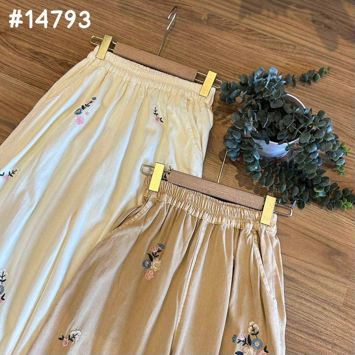 bublessn's tweet photo. 🔗 Lingkar pinggar 100-110 CM
🔗 Panjang celana 103 CM
🔗 Lingkar paha 60 CM
🔗 Aksen Bordir Floral
🔗 Full karet 
🔗 Bahan Katun Soft Jeans
Bisa shopee 🍊 https://t.co/hnU4ptiBSG