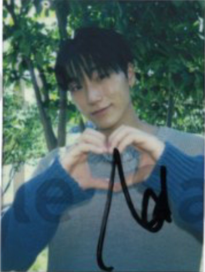 Choi San's signed polaroid 🥹🫶🏻 I need that