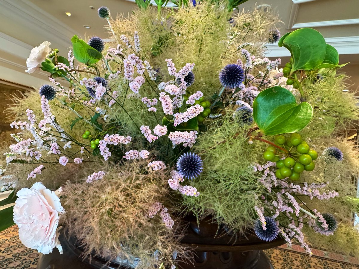 SunBeautifulSea's tweet photo. そしてこちらも…
ミラコ宴会場のお花✨
相変わらず素敵です🥰💗💗💗 https://t.co/ZBgL29LqzO