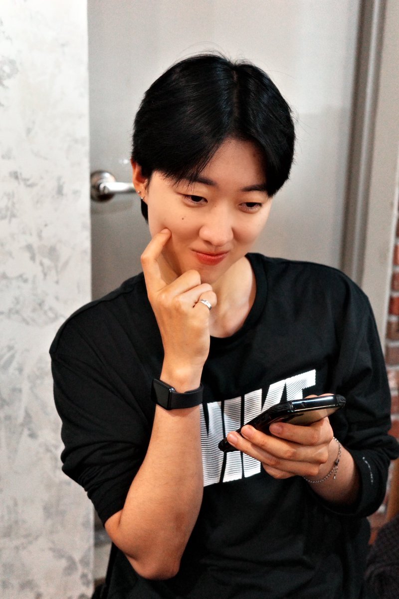 ankkasal's tweet photo. 아이돌 미공개포토카드 얘기 하다가 

🙋🏻‍♀️ : 근데 내가 이거 사진 공개 안하면 
                     이것도 미공포 아냐? 
👥👥 : 진짜 공포다 공포...

공포 되기전에 풀었습니다 의리있는 오타큐에게 박수를 감사합니다 땡큐 https://t.co/vIfjgek1Z0
