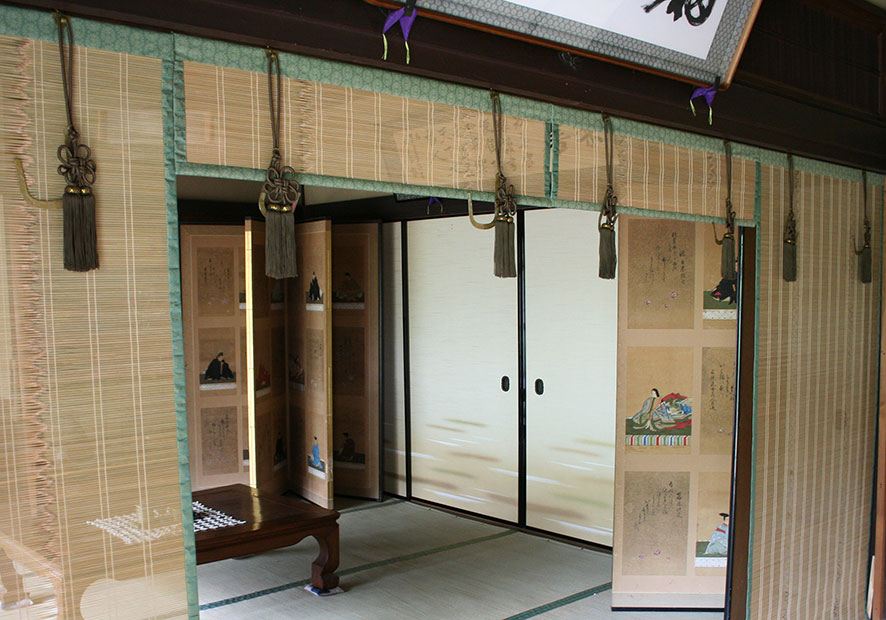 JapaninKenya's tweet photo. Sudare are traditional Japanese window 🪟blinds or screens made of horizontally woven bamboo or reeds. Hung outside windows and verandas during the summer👉 [link] #Sudare #Design https://t.co/WA2GA5ImlU https://t.co/xncGW7nld6