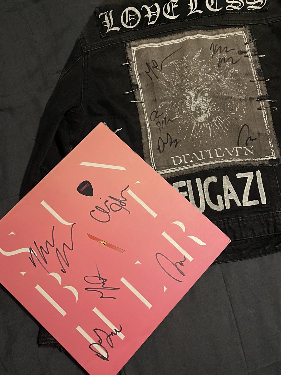 fkatashh's tweet photo. seeing deafheaven for the third time tomorrow yay but even better is i MET THEM ! TODAY ! and they signed my record and their patch on my jacket AND replaced the lost guitar pick that they gave me the first time i saw them ?!!! i’m GEEKED i’m SCREAMING CRYING THROWING UP https://t.co/76eTCyPXFB