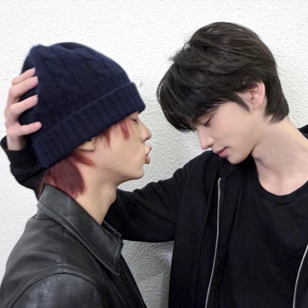 mymaruu's tweet photo. 연상이 가까이가니까 머리속에 kiss밖에없어서
입술 쭉내민 연하같고 ㅈㄴ 귀엽다 아..... https://t.co/gwtOXbNQz9