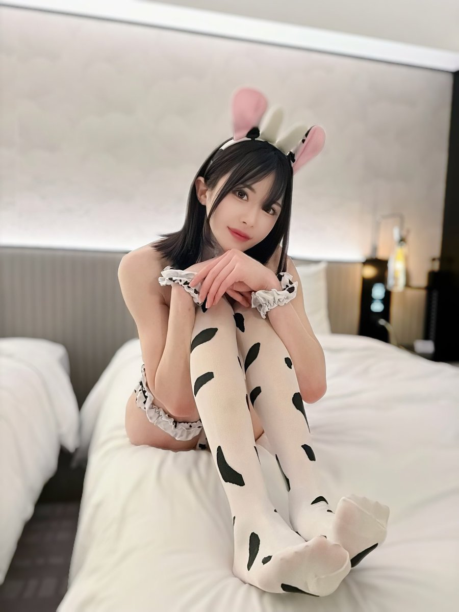 tsujiiHonoka's tweet photo. 牛さんコスプレが可愛いと思ったらツイートクリックして♡ https://t.co/P7Sascz40T
