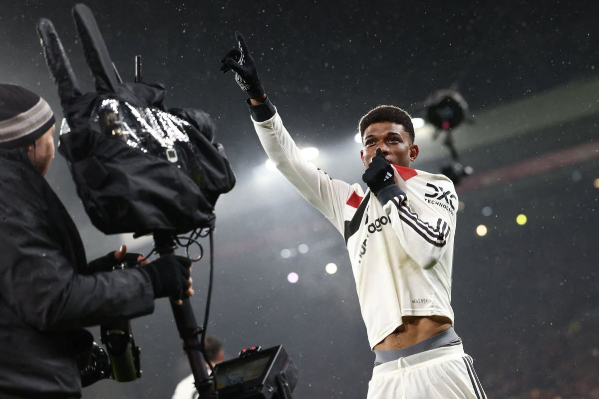 ManUtdUpdates_'s tweet photo. Alex Iwobi on Amad Diallo’s goal: “He almost starts the attack. He took the ownership on himself. When someone dribbles with that much pace and ability, it’s hard to stop because if you do try stopping him it’s a penalty.” #MUFC https://t.co/MAnnu7M6Tz