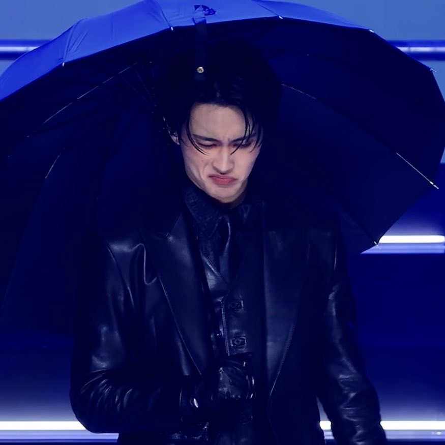 sskngntuk's tweet photo. hot ceo in all black https://t.co/ITUiM3Tn3H