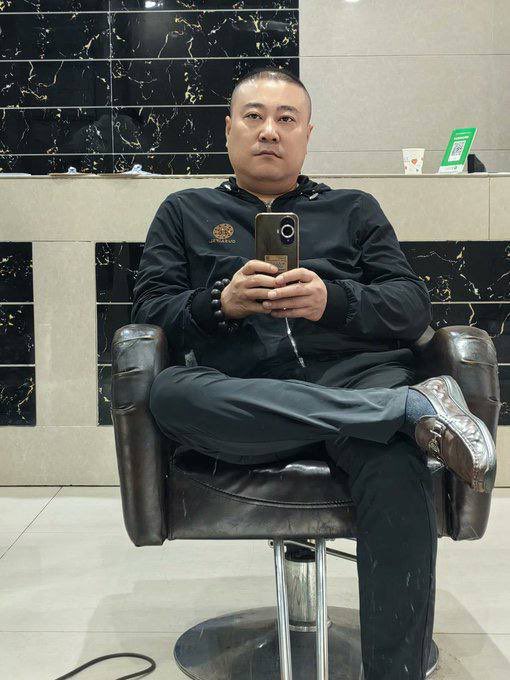 RouJiang64199's tweet photo. 上翘粗屌的硬汉大叔欲望太强，马上还能射第二次，有需要肉壮男片和钓直男的宝子➕主页扣扣或者✈️联系 https://t.co/QHRZkJZK62