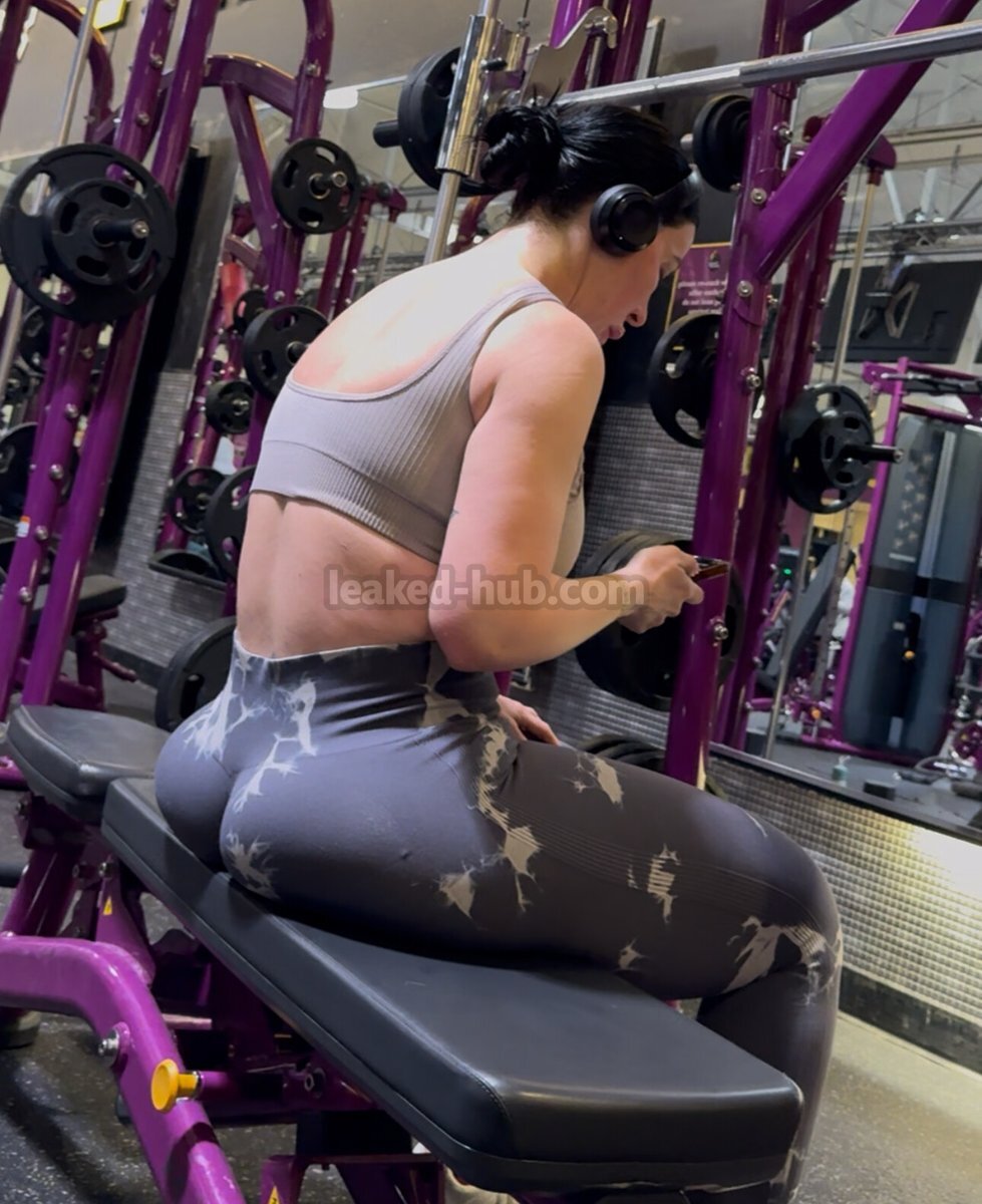 AsiyeI74533's tweet photo. Good pawg at gym #hscandid #candid #gooner https://t.co/yhpg8iiPl8