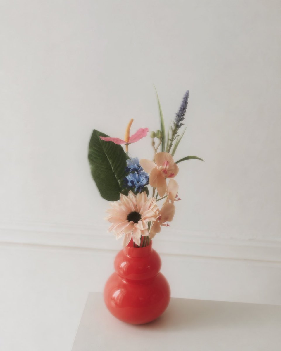 huuumit's tweet photo. 祖母の施設に アーティフィシャルフラワー 枯れないお花で束ねたよ https://t.co/TNnuXzPhjH