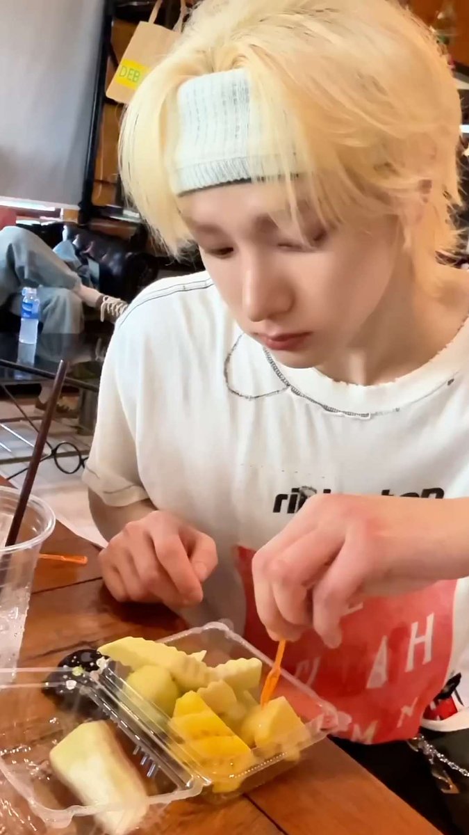 1ooohho's tweet photo. 아 귀여운 사람 https://t.co/JEv24lKxGu
