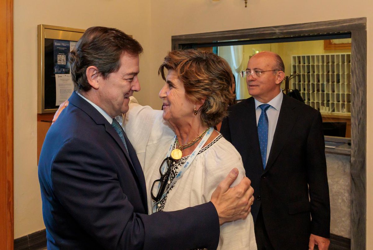 alferma1's tweet photo. #CastillayLeón es historia viva de España y mira al futuro con la fuerza de una Comunidad que cuida a las personas, innova, crea empleo y protege su patrimonio.

Estamos orgullosos de una tierra que construyó Hispanidad y que hoy es un modelo de gestión.

Gracias, @FundacionCEU #CursosVeranoCEU