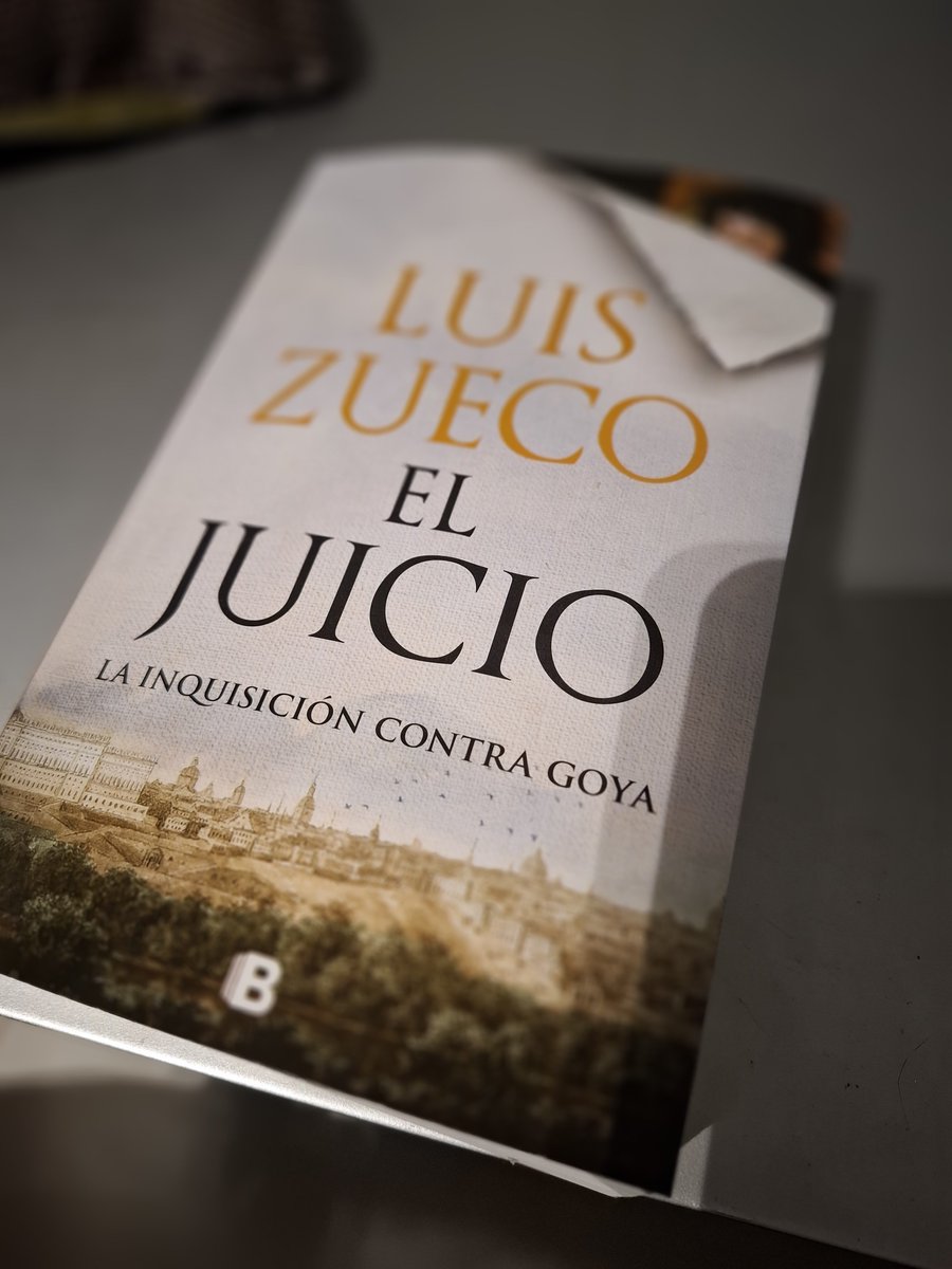 albaaguirreb's tweet photo. ...Hay libros que te llaman desde la vitrina...A veces las mejores historias son las que nos encuentran primero. 📚 #Eljuicio #LuisZueco https://t.co/4nJbn3Gu4t