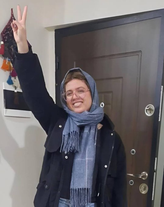 yasmin_yousuffy's tweet photo. اگر برنگشتم، برام گریه نکنید؛ بهم افتخار کنید…
#عسل_شفیعی https://t.co/MRRnWu9fsr