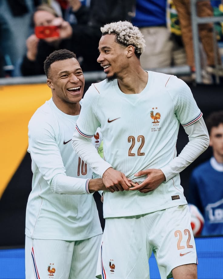 ELIASE8183's tweet photo. The more I watch France do well in this world cup, the more it hurts me that this man isn't part of the squad despite his qualities 🥲 https://t.co/UgLJn5EJmY