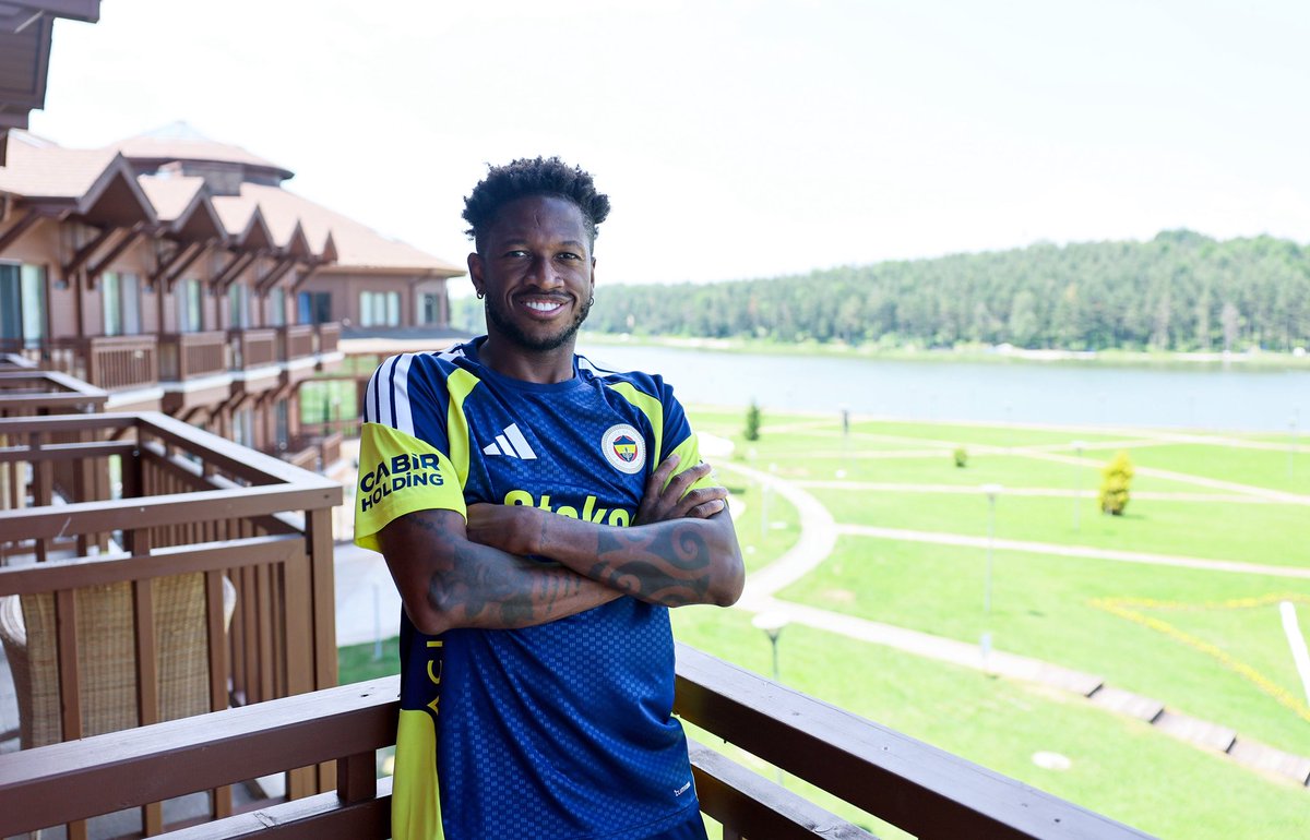 Fenerbahce's tweet photo. 💬 Fred: “Birlikte başaralım, birlikte mücadele edelim. Biz, biriz ve tek yumruğuz.”

🔗 https://t.co/swNLneC6ik https://t.co/0QXdzhCmDZ