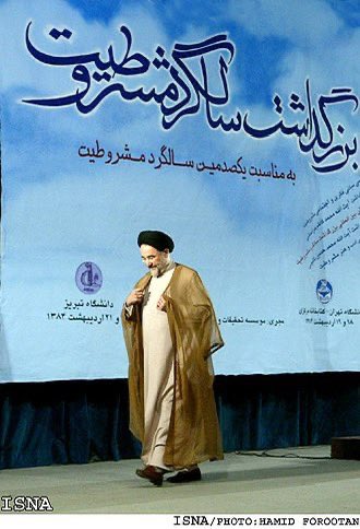 HomanYousefi2's tweet photo. هیچ آخوند و اسلامگرای بچه زرنگی پیدا نمیکنید که اندکی شعور داشته باشه و از بازگشت به مشروطه ناراحت یا مخالف باشه.
مشکل اینها مشروطه و قانون اساسی مشروطه نیست که اجرای بی‌تنازل اون منافع آخوند شیعه رو تامین و سهم از قدرت رو براش تضمین میکنه.
مشکل این قماش فقط پهلوی است. https://t.co/Ydte5vjUUO