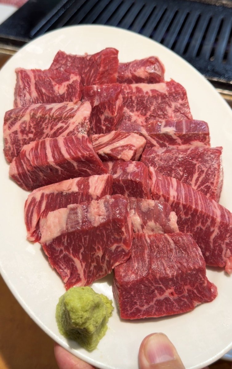 salty_gourmets's tweet photo. 注文後に目の前で切り始める鮮度抜群の焼肉

📍焼肉やっちゃん　神田 https://t.co/ageHjlqXE6