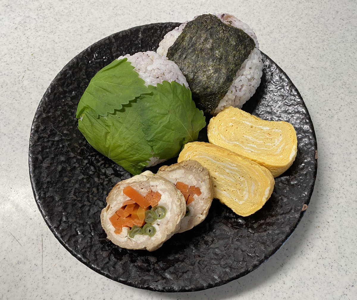 Keeeeey's tweet photo. おにぎり定食、豚丼、うどん飯🍚 https://t.co/Rm7J21IzW1