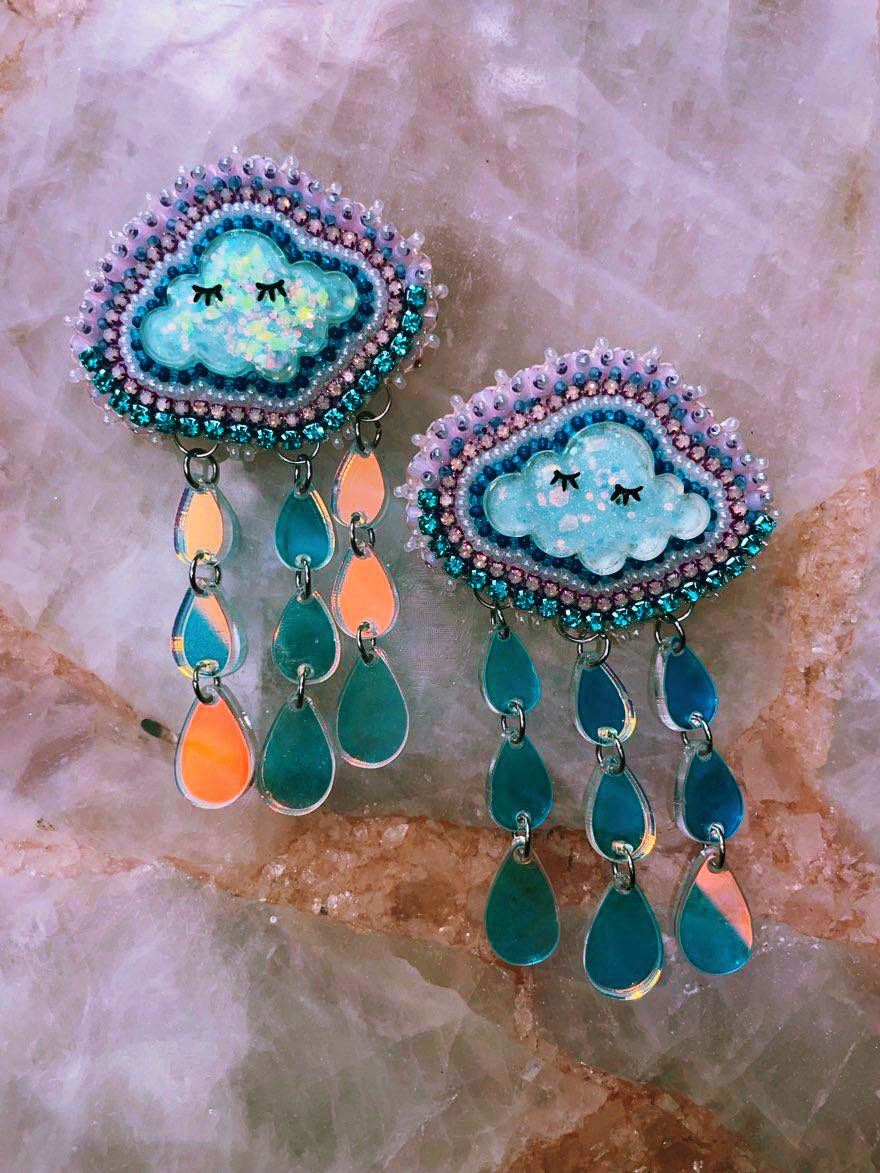 debanawen's tweet photo. Good morning. I am short $427.00 dollars rent. I have some beadwork available to help keep us housed. 

LINK IN BIO. Potawatomi made. https://t.co/GPVgI4gBdJ