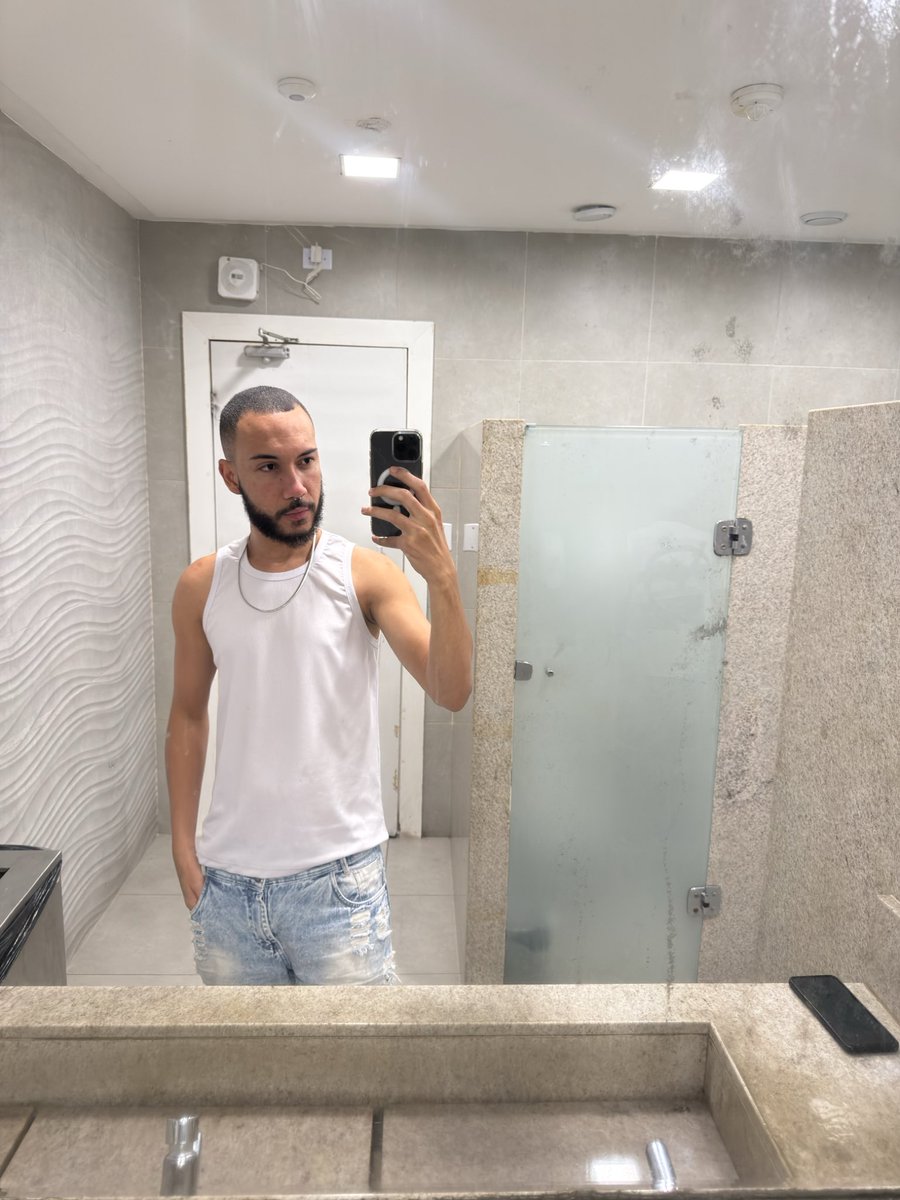brendonoliiver's tweet photo. 🤳 https://t.co/v40kJHNOaR