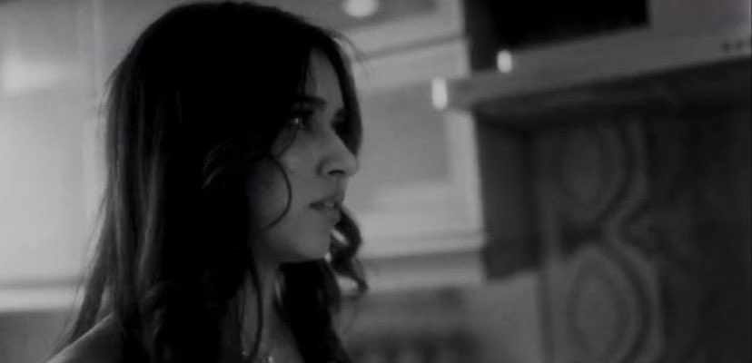 Yoganksha_Fc's tweet photo. This teaser has me in my feelings already 😭🤍

The emotions, the visuals, the music… everything is hitting just right. So raw, so beautiful, so captivating. ✨

#Dooriyan is about to take over, I can feel it already. ⭐️

#AkankshaChoudhary #Yoganksha #LockUpp2 https://t.co/3pOM7RJgyJ