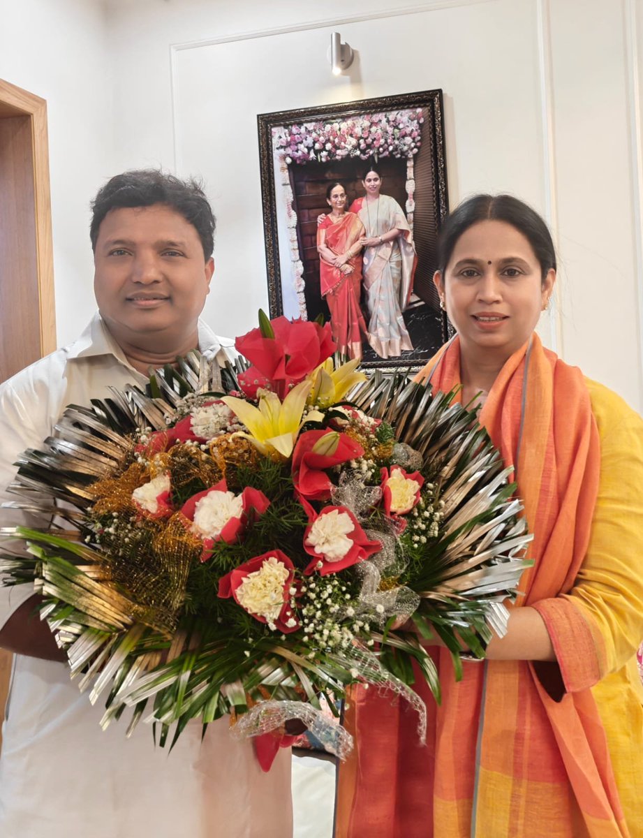srinivasiyc's tweet photo. A constructive meeting with Congress leader Smt. Laxmi Hebbalkar ji. We discussed organizational priorities and the role of Congress Seva Dal in building a stronger grassroots movement. @laxmi_hebbalkar https://t.co/O9E6YVF03W