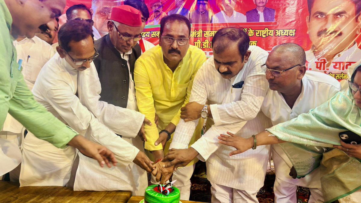 opyadavsp's tweet photo. माननीय राष्ट्रीय अध्यक्ष जी के जन्मदिन पर सलेमपुर के मीरा लान का कार्यक्रम
@yadavakhilesh https://t.co/edKOez0KU5