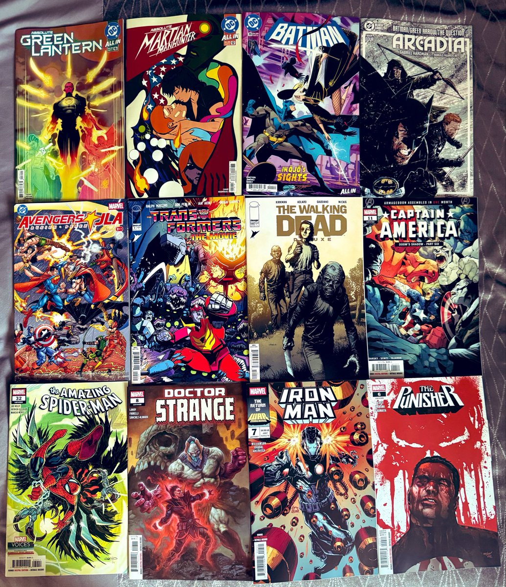 JasonArdron's tweet photo. This weeks dose of Comic Book Goodness #NewComicBookDay #NCBD https://t.co/5THXFoOxJo