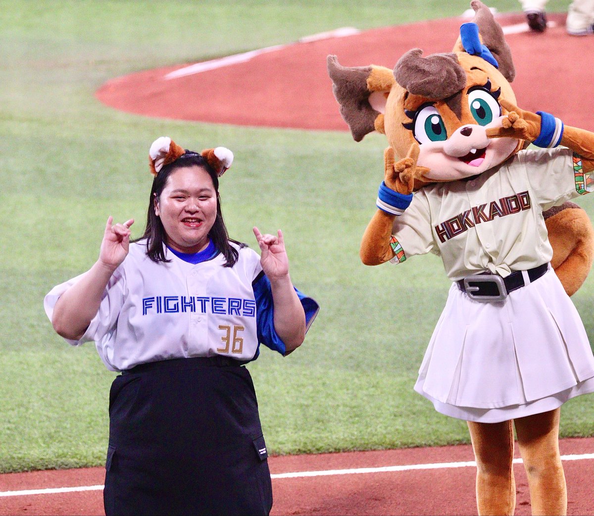 brulee876's tweet photo. 20260701 田辺さんきつねダンス❣🐰⚾🦊

#ぼる塾
#ポリーポラリス
#エスコンフィールド北海道
#lovefighters
#ラヴィット×#パ・リーグ6球団 https://t.co/jSTN5u1KjV