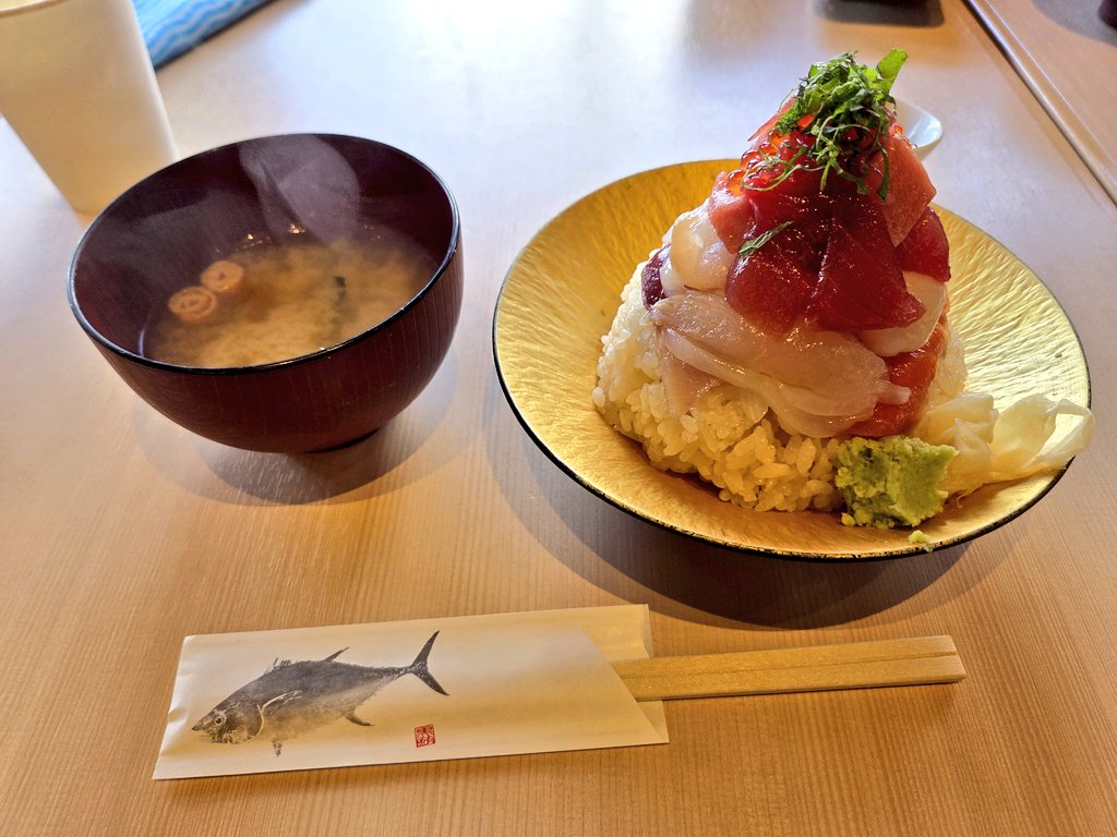 77sphere's tweet photo. 6/30
合トレで勧められたカーボンシューズを人生初購入。先週競艇で頂いたお金を有効活用出来たかな！
少し贅沢なご飯も食べて、夜は前々から楽しみにしていたピクサー展へ。

W杯視聴→ランニングと懸垂→1日親友と出掛ける
1時半から23時まで活動しっぱなし、最高に充実したとても濃い1日でした！！ https://t.co/QCF7wKUIj4