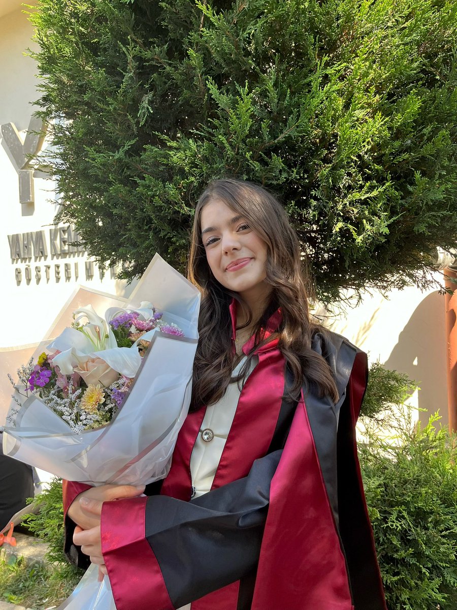 _esrademirdelen's tweet photo. ben doktor oldum 🥳🤍 https://t.co/zFaBsGjteH