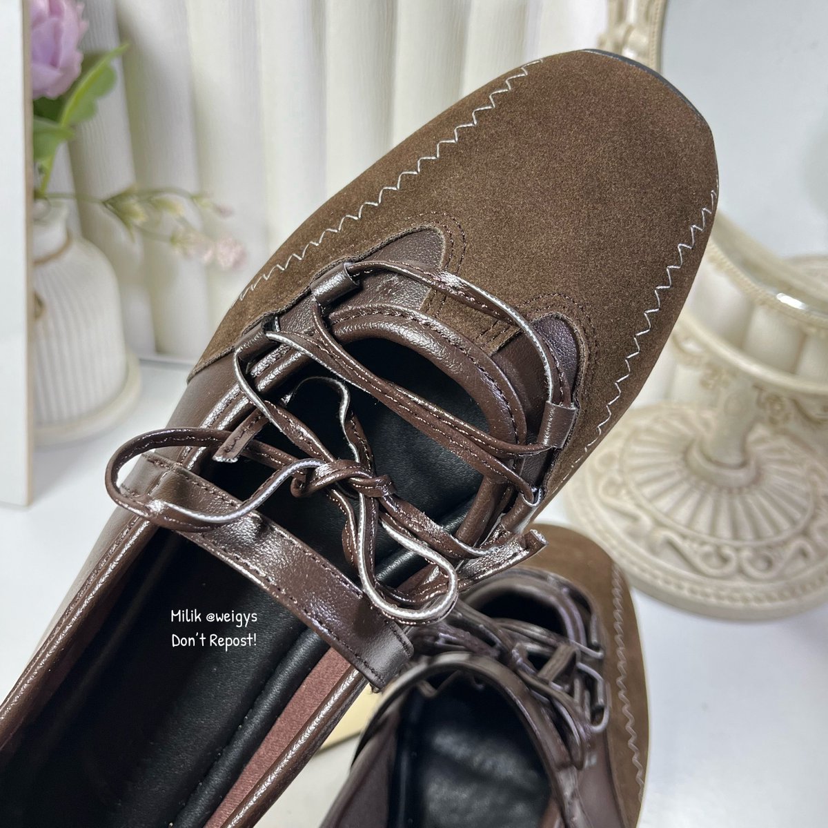 weigys's tweet photo. Brown ballerina flats never go out of style🤎✨ https://t.co/U06ONY0Dr1