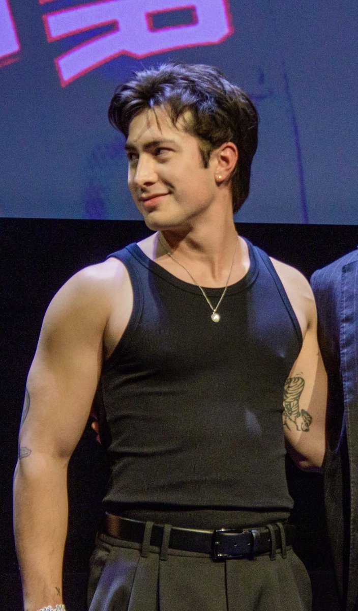 m8eyra's tweet photo. something about tank tops are just so hot https://t.co/ZvMRT0ZUNf