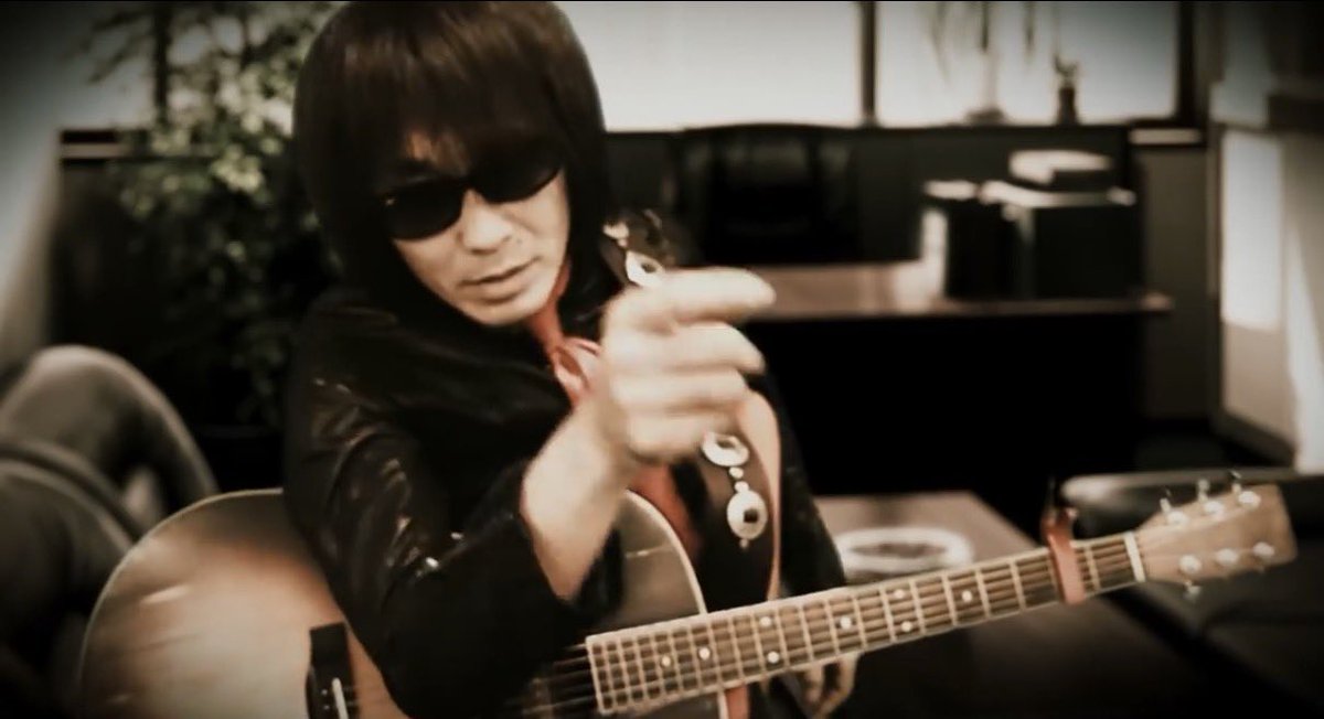 DynamiteNaoki's tweet photo. 【ロックスター人生相談④】
［相談］
たくさん練習してるのにライブでは緊張して間違えてばかり
どうしたら緊張しなくなりますか？
［答え］
努力と緊張は比例する
頑張ってる証さ
間違えを指摘する奴は相手にするな
完璧な演奏はAIに任せれば良い
それに 間違えさえもカッコ良く見せるのがロックだろ https://t.co/sxqmY3Y2wi