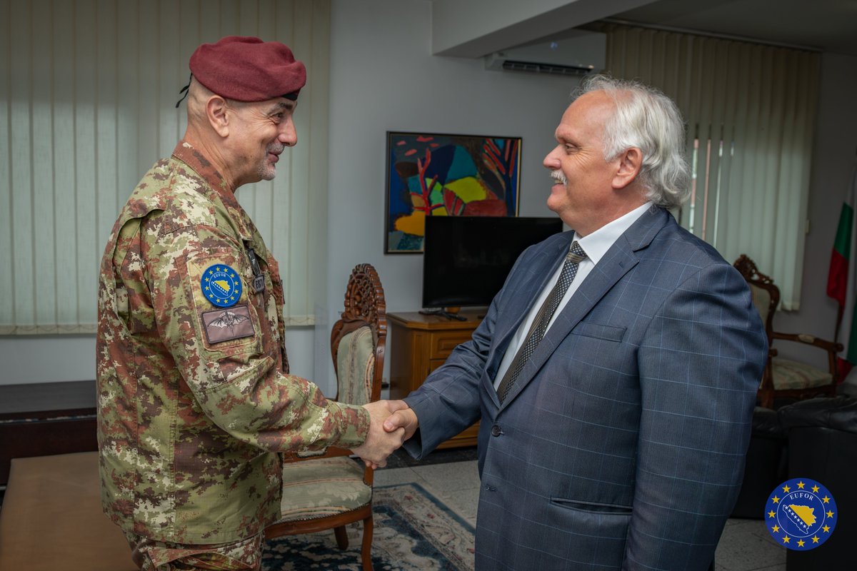 euforbih's tweet photo. EUFOR Commander Major General Maurizio Fronda met with the Ambassador of 🇧🇬 the Republic of Bulgaria for Bosnia and Herzegovina, H.E. Mr. Valeri Ivanov Yotov, highlighting the importance of continued strong cooperation.
https://t.co/vEjxAdLFXT https://t.co/vhnuvQKcm9