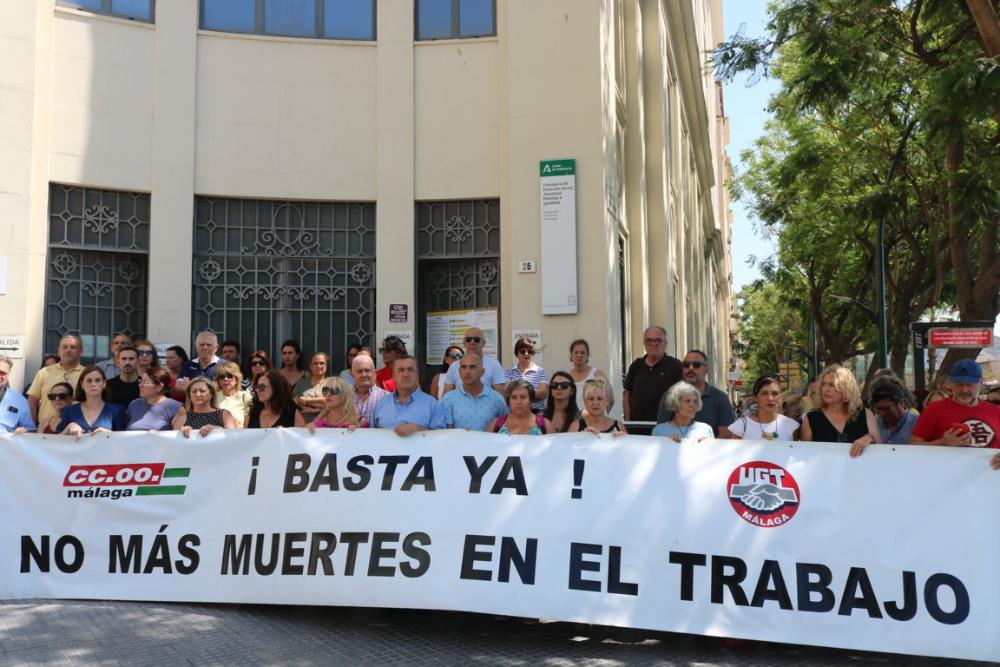 ugtmalaga's tweet photo. UGT Málaga continuará trabajando en todos los ámbitos institucionales y de negociación para exigir entornos de trabajo seguros y saludables y para que ninguna familia tenga que volver a sufrir la pérdida de un ser querido mientras desempeñaba su trabajo.

https://t.co/A0px6IN6RK https://t.co/vgZKQUOaWZ