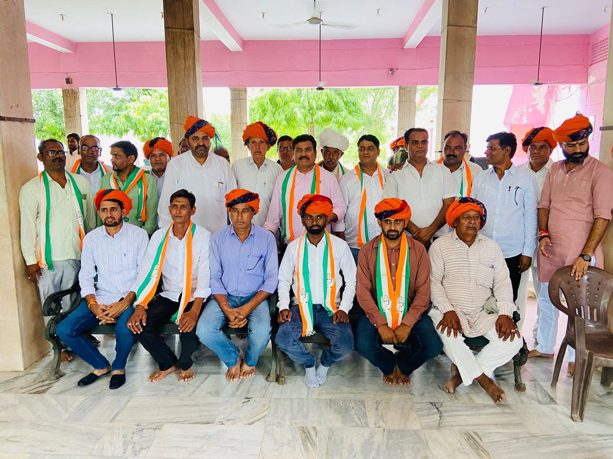 ShankarOlaPhagi's tweet photo. आज कौशल्यादास की बावड़ी, बालाजी मंदिर पहाड़िया में आदरणीय पूर्व विधायक श्री वेद प्रकाश सोलंकी जी के साथ कांग्रेस कार्यकर्ताओं द्वारा आयोजित सम्मान समारोह में शामिल होने का अवसर प्राप्त हुआ।
@Ved_Solanki1 https://t.co/hnVGL1Vfls