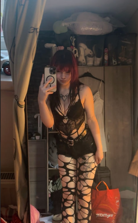 gothamaraa's tweet photo. sorry for the messy background lol https://t.co/UK7zSKaKX6