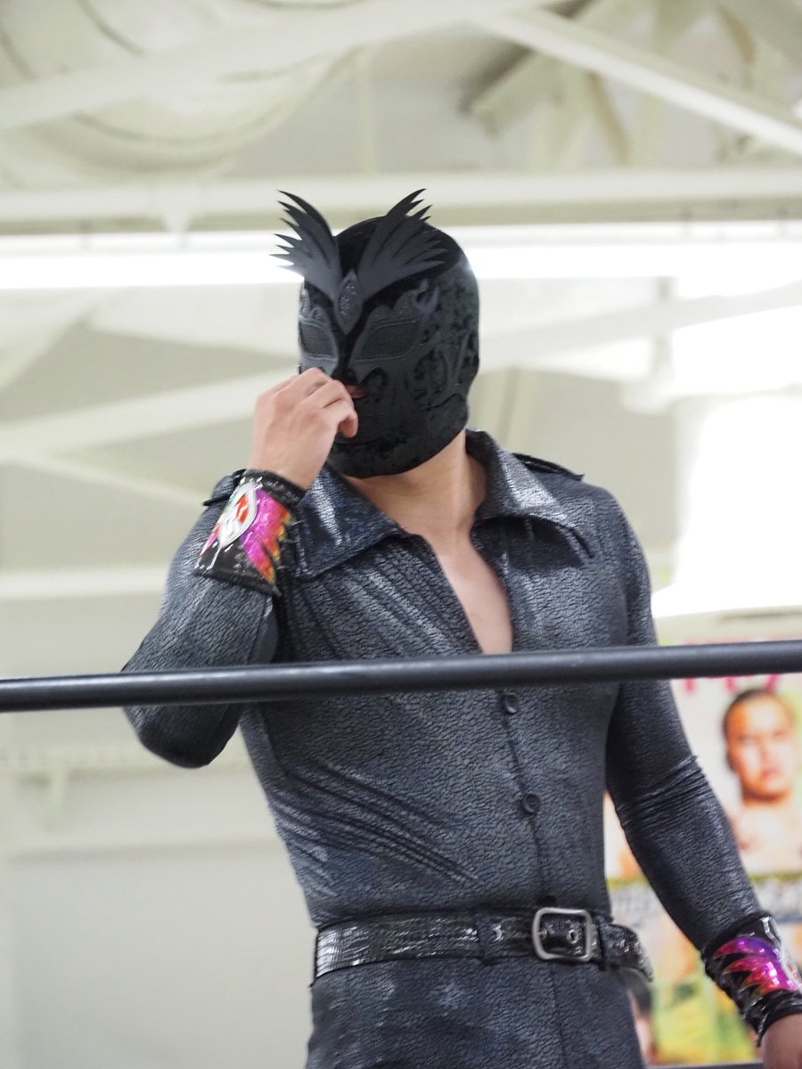 __moo6n's tweet photo. 漆黒🐦‍⬛

#DRAGONGATE  #エルシエロ 選手 https://t.co/Lct7eqnxjR
