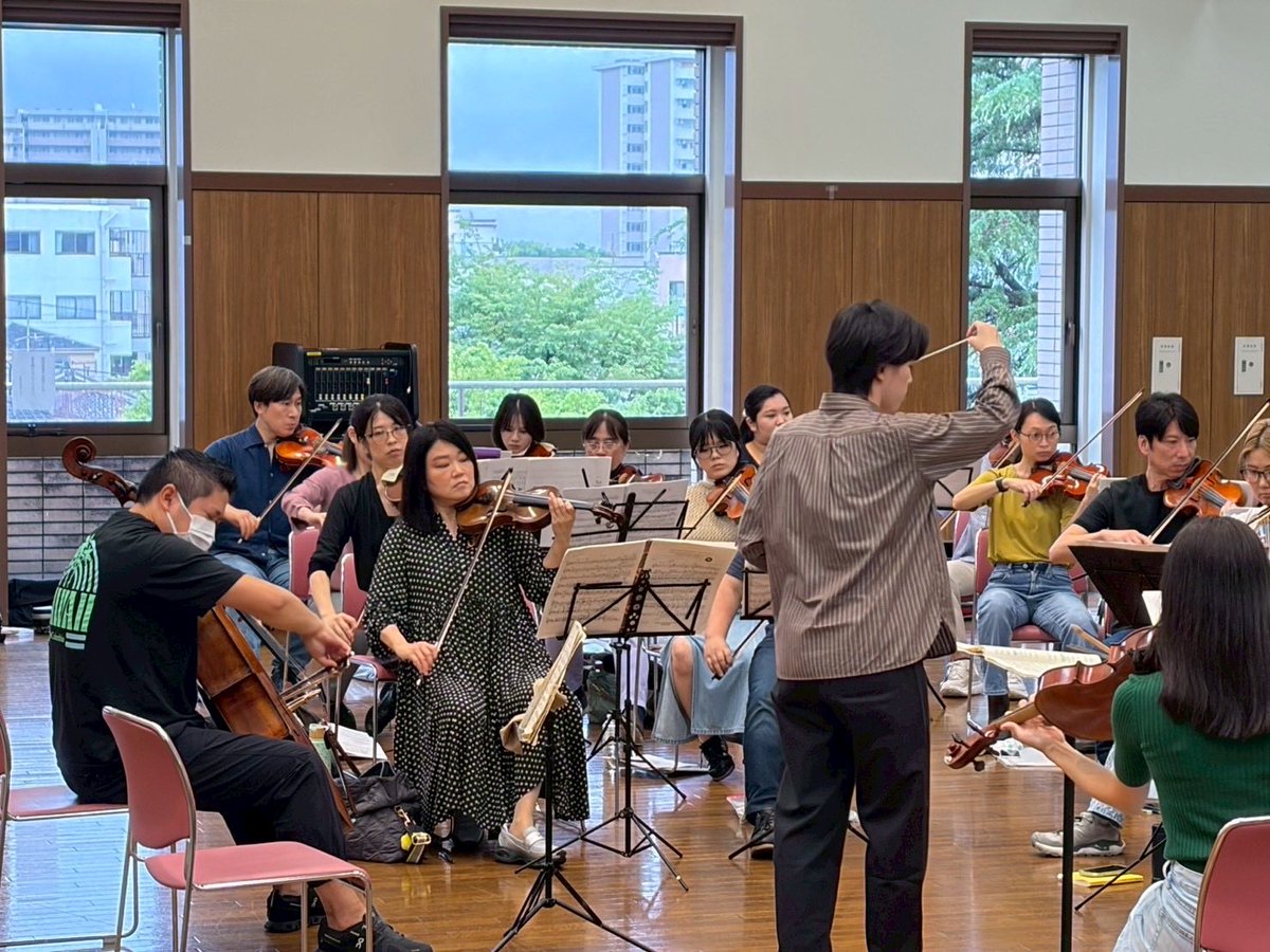 orchestraserena's tweet photo. オーケストラ・セレーナです🌞
先週末は辻󠄀本さんをお迎えして、チェロ協奏曲の2回目のリハーサルを行いました。
辻󠄀本さんが奏でる深い響きに寄り添えるよう、オケのバランスを整えていきました。
7月に入り、当団演奏会も近づいてまいりました！
会場でお待ちしております🎶 https://t.co/1DbQHfZth4