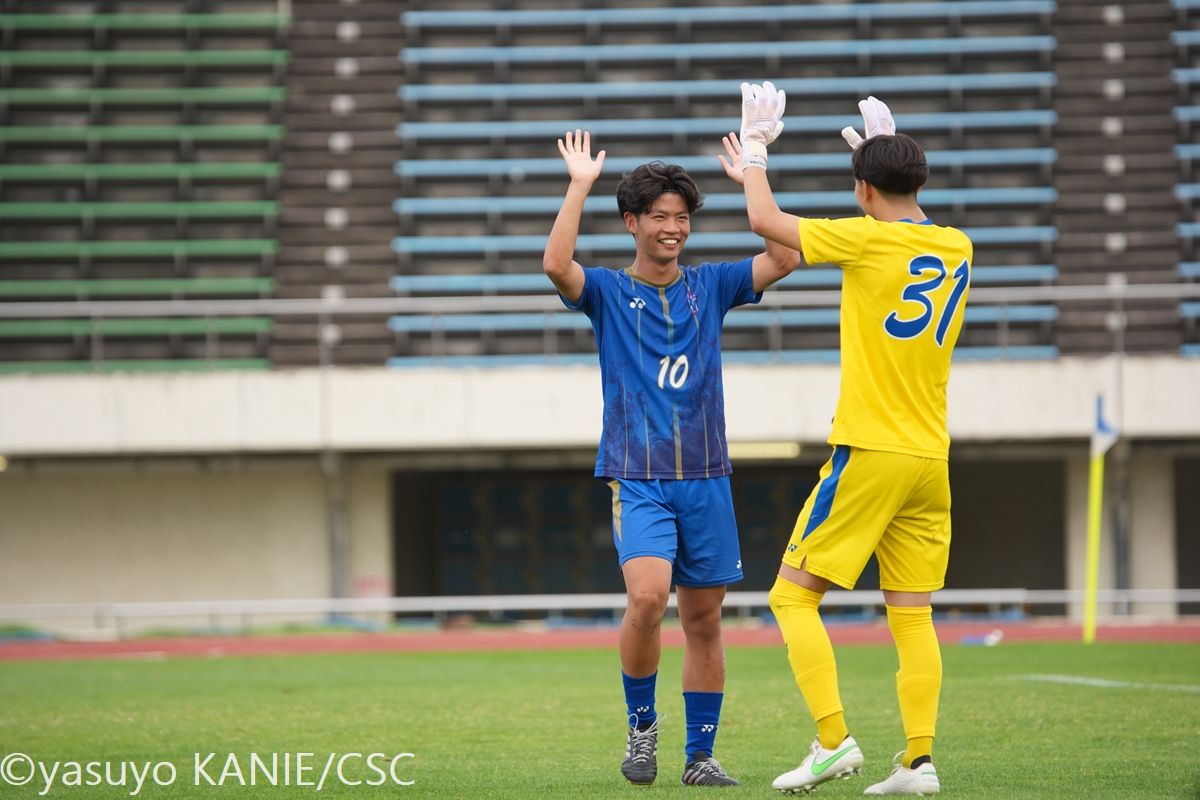 college_soccer's tweet photo. 「アミノバイタル®」カップ2026 第55回 関西学生サッカー選手権大会 3位決定戦・決勝/ファイナルは互いに譲らぬ緊迫した展開でPK戦までもつれ込み、全員がPKを成功させた京産大が初優勝をつかむ。3位は阪南大に。 
#大学サッカー #関西学生サッカー 
https://t.co/7Hk2owSCpo https://t.co/bYY9wVsDKd