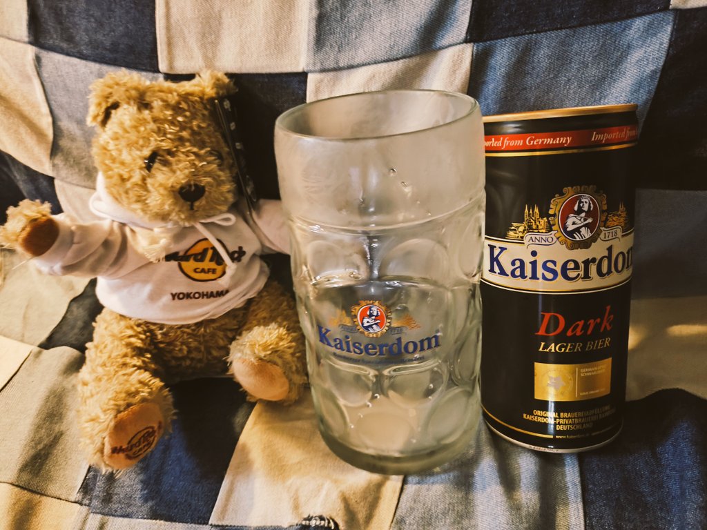 minosuke0818's tweet photo. 1リッターのビールグラスゲットニキ https://t.co/3ZUpDMtCtG