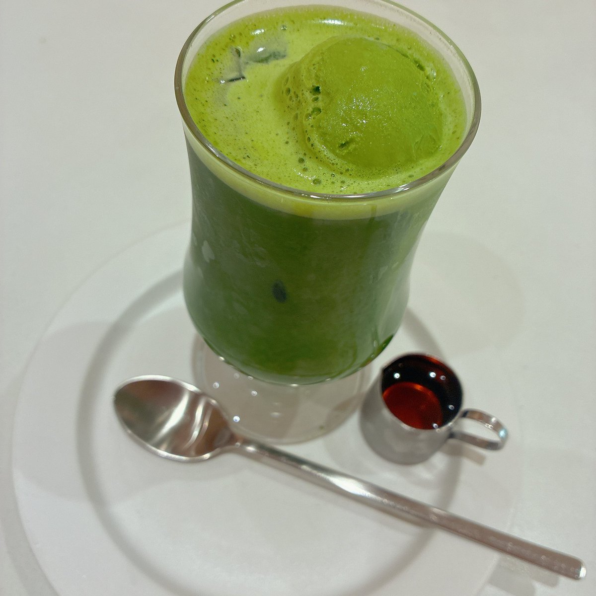 VMS_Room29's tweet photo. 本日は茶活🍵
中村藤吉本店のミクスチャ［茶玉フロート］
アイスを少しずつ溶かして、味の変化を楽しめる美味しい抹茶でした❤︎ https://t.co/eQN3uS4MJW