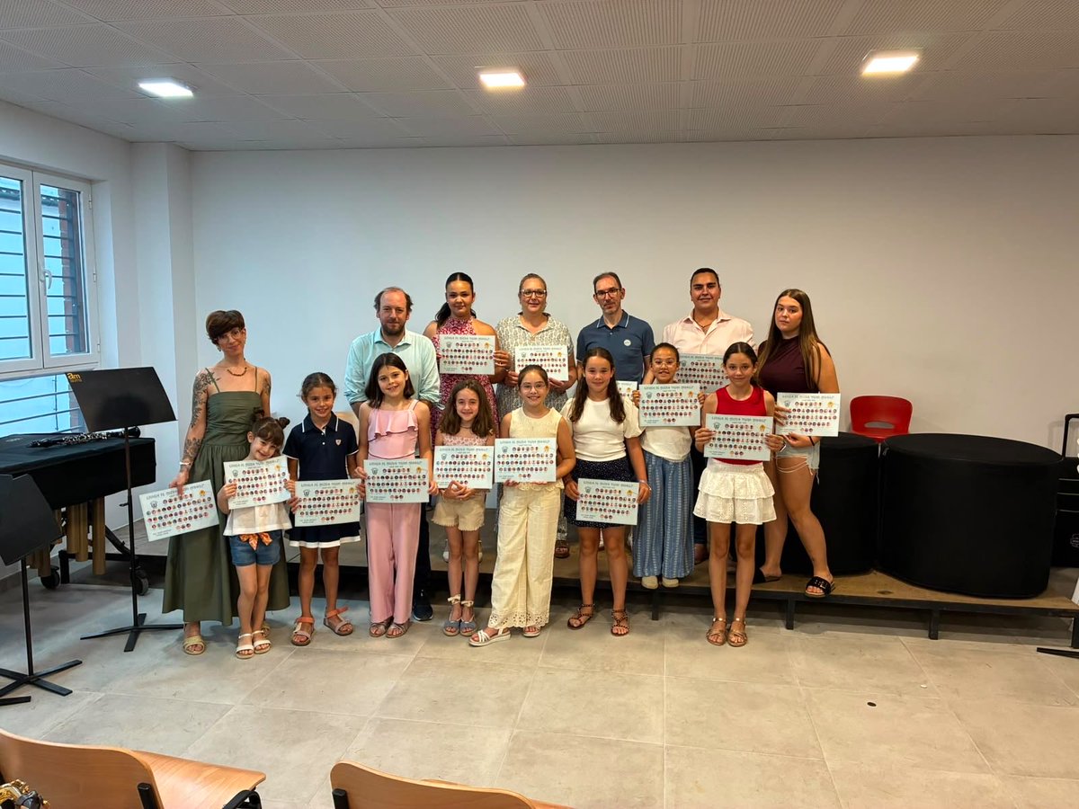 bandadelopera's tweet photo. #Escuela de Música | Finaliza el curso 2025/26 de la Escuela de Música “Pedro Morales” con un gran éxito en las audiciones de este fin de semana.

¡Feliz verano y nos vemos el próximo curso! 🎵🎷🥁

#SuenaLopera 
#LoperaEsMúsica https://t.co/aotPpwn66Z